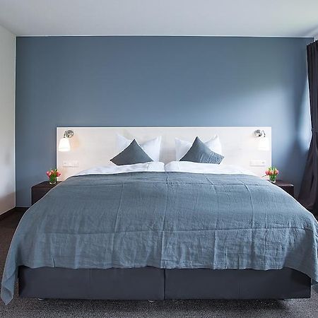 Alpengluehen Smart Hotel Olching Rum bild
